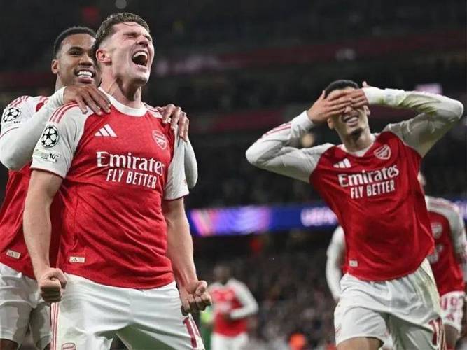 0胜！曼联从第二名滑落，黑马两次换帅失败，阿森纳追平队史纪录