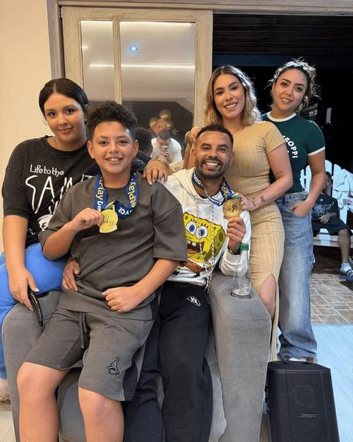 前哥伦比亚国脚11岁就当上父亲，女儿是网红&刚过21岁生日