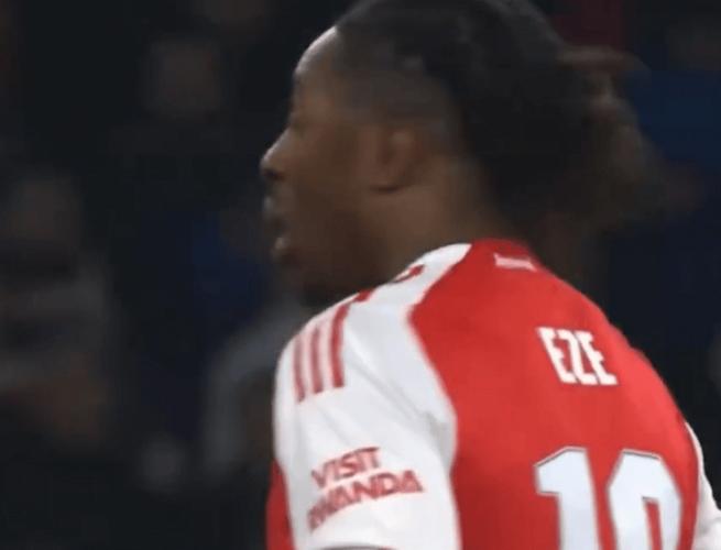 埃泽本场3过人6关键传球，15次丢失球权，12次夺回球权