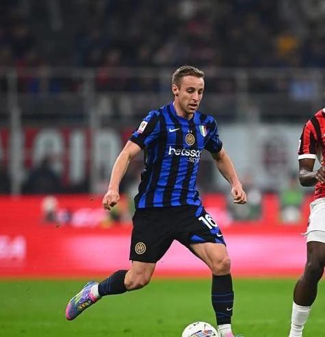 国米官方：巴雷拉右侧腰肌轻微拉伤，将接受每日评估