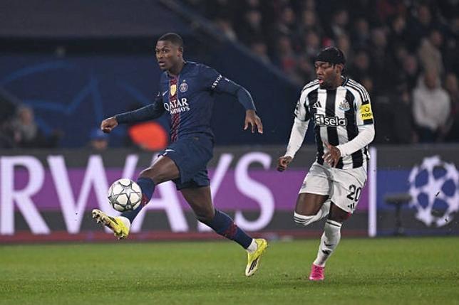 门德斯本场数据：8次夺回球权，2次关键传球，3拦截，2解围