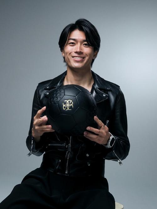 中村敬斗：助攻那球看到有空位就传了，大概一半是凭感觉的